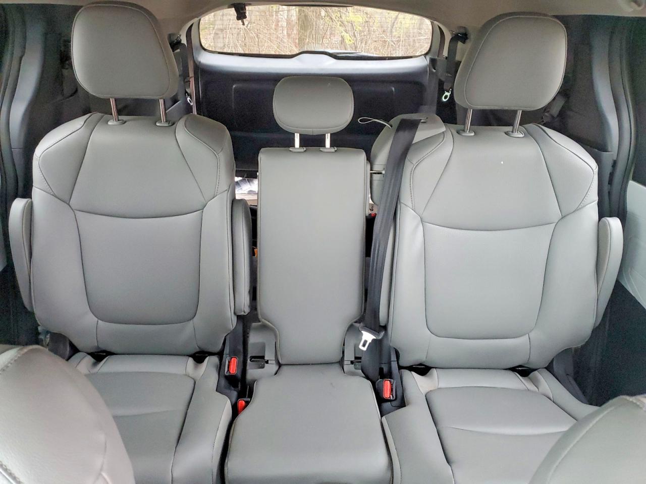 2026 Toyota Sienna Le - zdjęcie 10