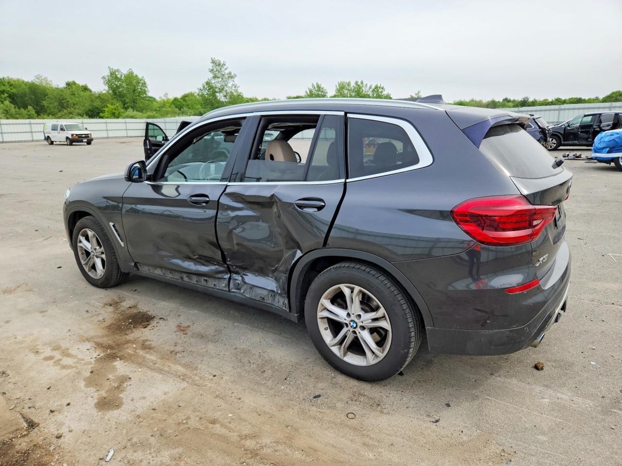 2021 BMW X3 xDrive30I - zdjęcie 2