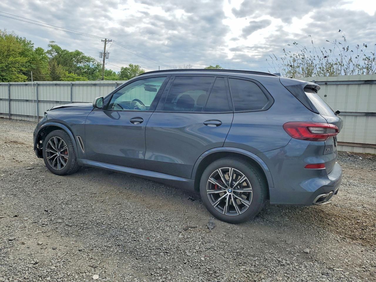 2022 BMW X5 M50I - zdjęcie 2