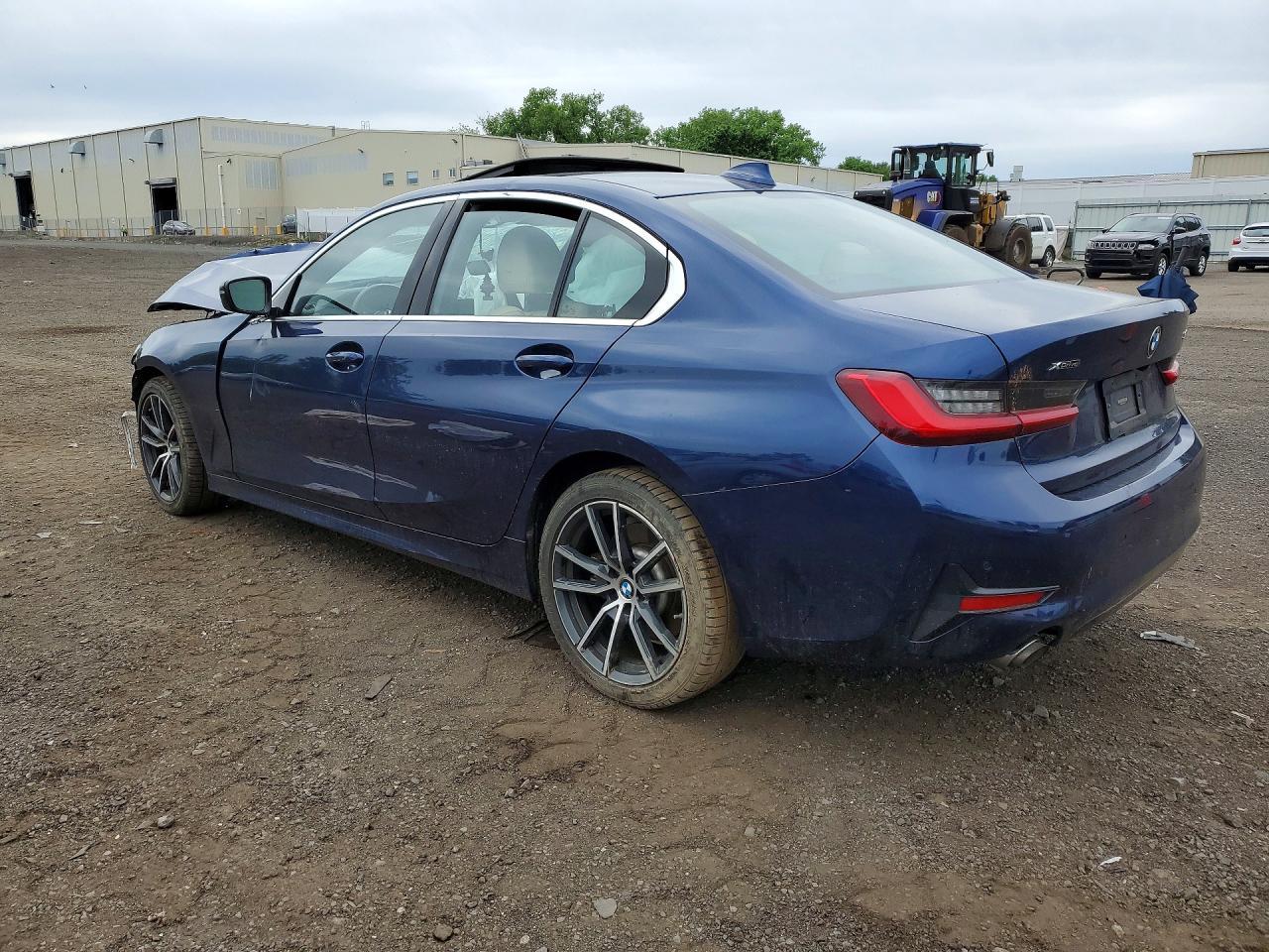 2019 BMW 330Xi - zdjęcie 2