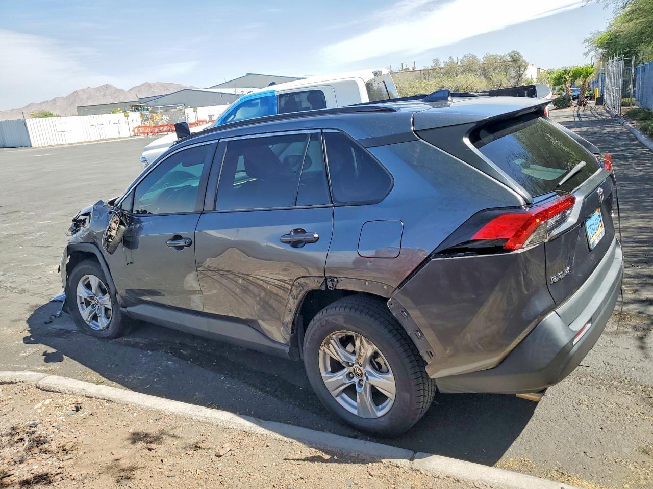 2021 Toyota Rav4 Xle - zdjęcie 2