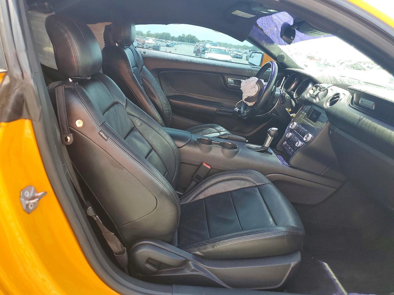 2019 Ford Mustang - zdjęcie 10
