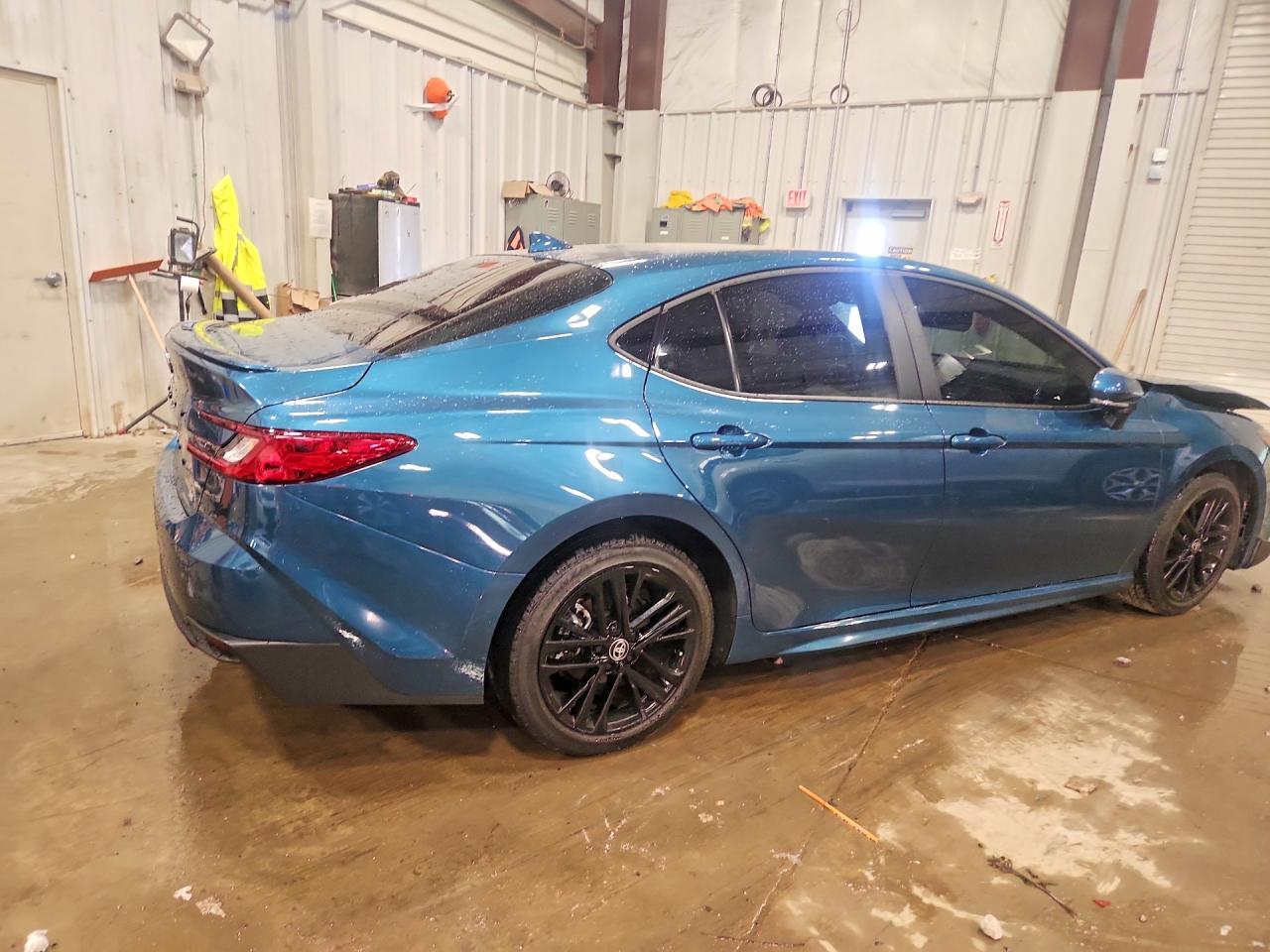 2025 Toyota Camry Xse - zdjęcie 3