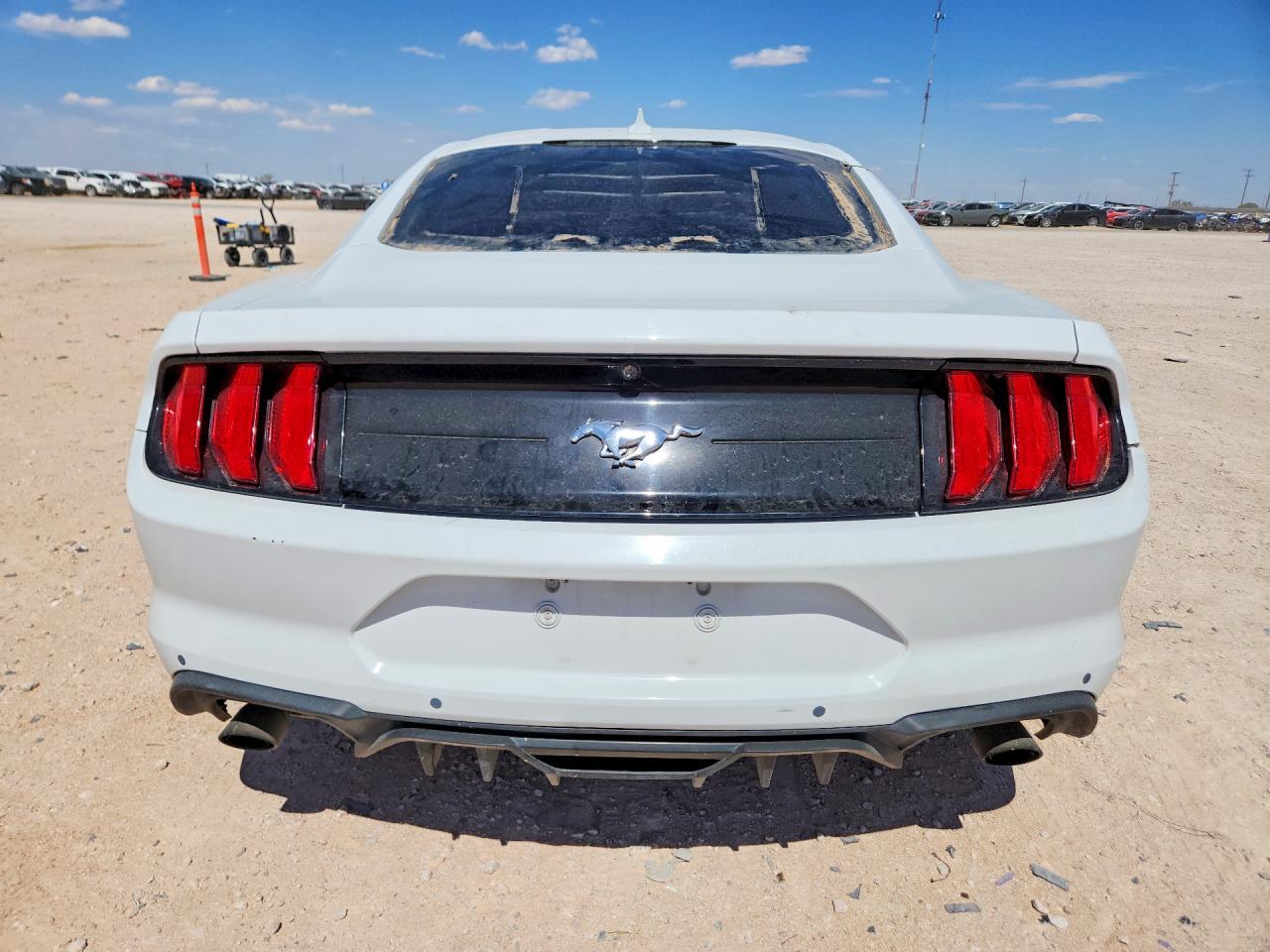 2022 Ford Mustang - zdjęcie 6