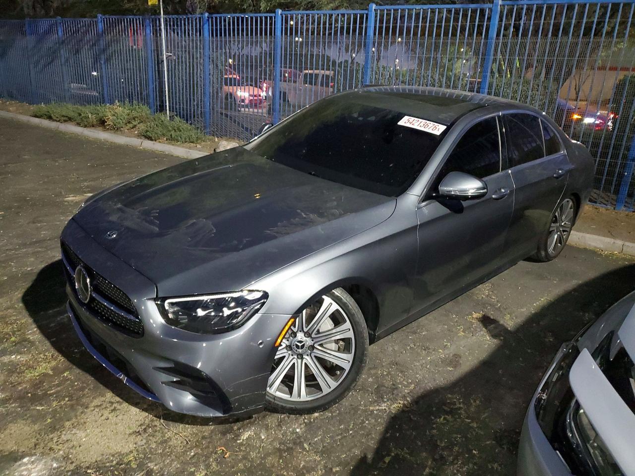 2021 Mercedes-Benz E 350 - zdjęcie główne
