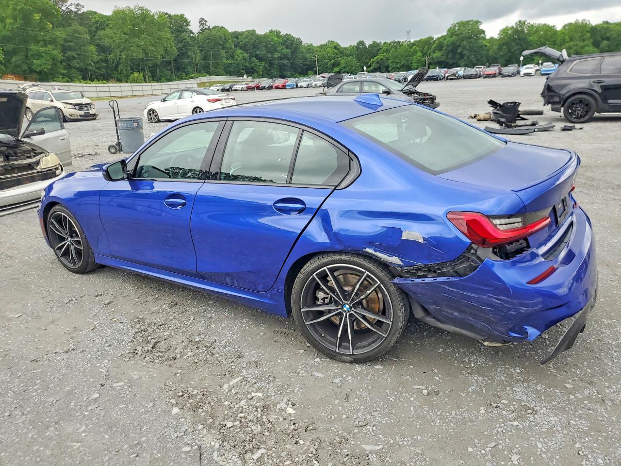 2022 BMW 330I - zdjęcie 2