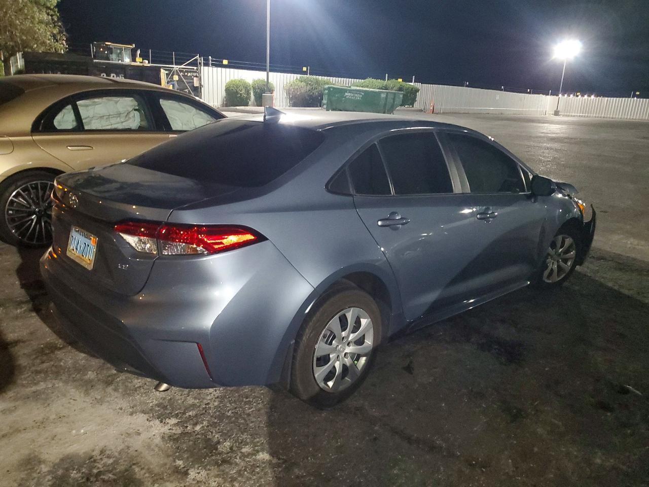 2021 Toyota Corolla Le - zdjęcie 3