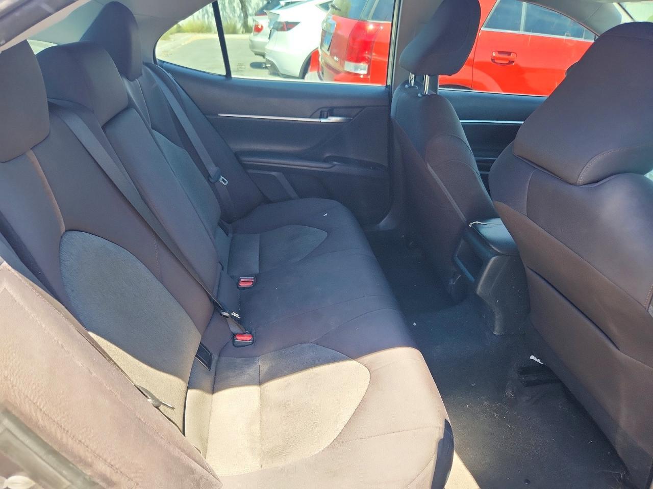 2019 Toyota Camry Le - zdjęcie 11