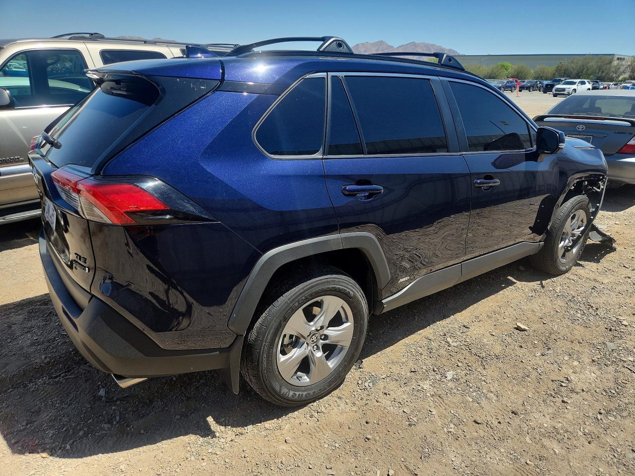 2024 Toyota Rav4 Hybrid Xle - zdjęcie 3