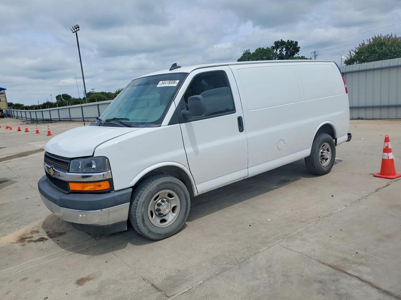 2020 Chevrolet Express G2500 - zdjęcie główne