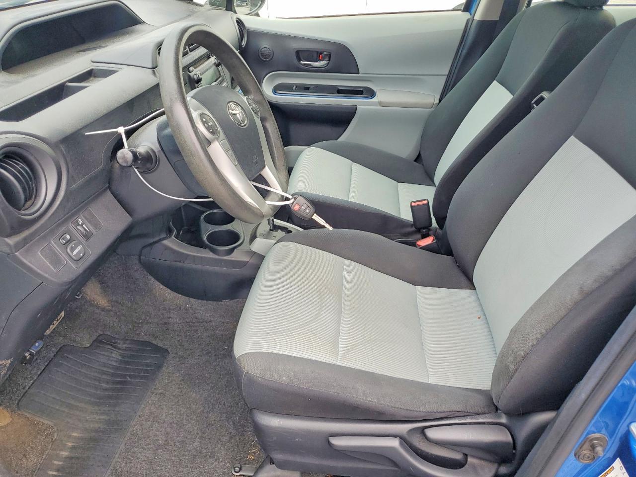 2013 Toyota Prius C Two - zdjęcie 7