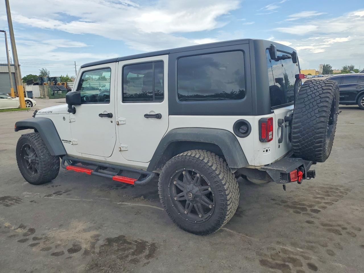 2015 Jeep Wrangler Unlimited Rubicon - zdjęcie 2