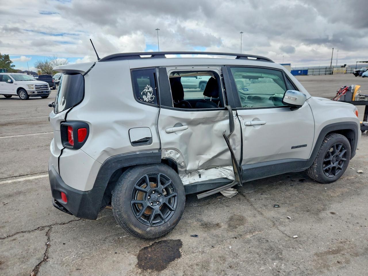 2019 Jeep Renegade Latitude - zdjęcie 3