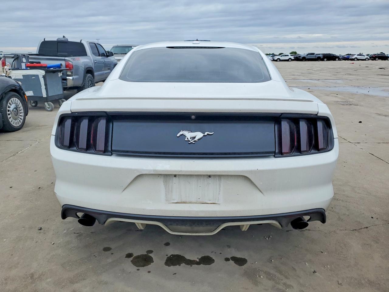 2017 Ford Mustang - zdjęcie 6