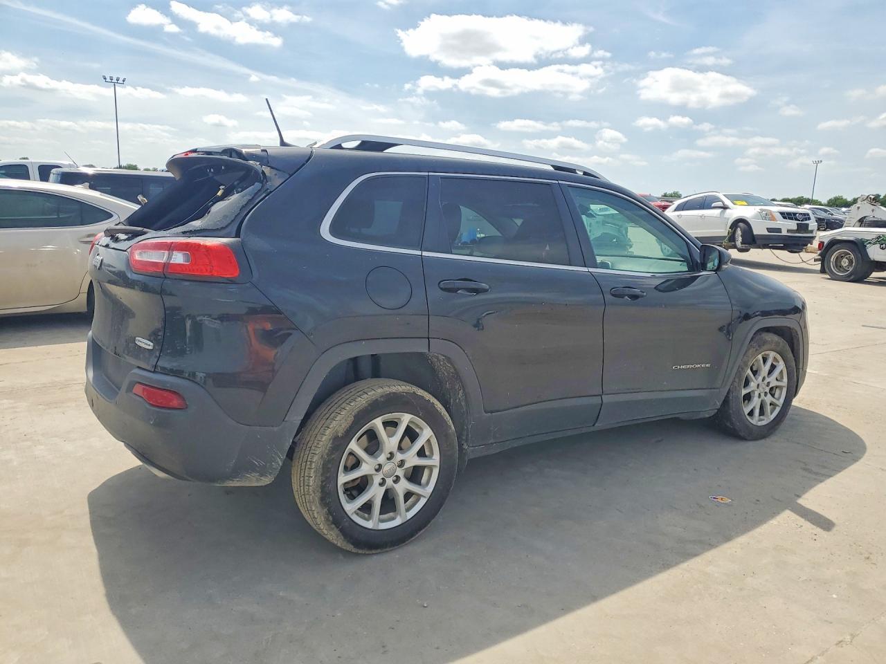 2018 Jeep Cherokee Latitude Plus - zdjęcie 3