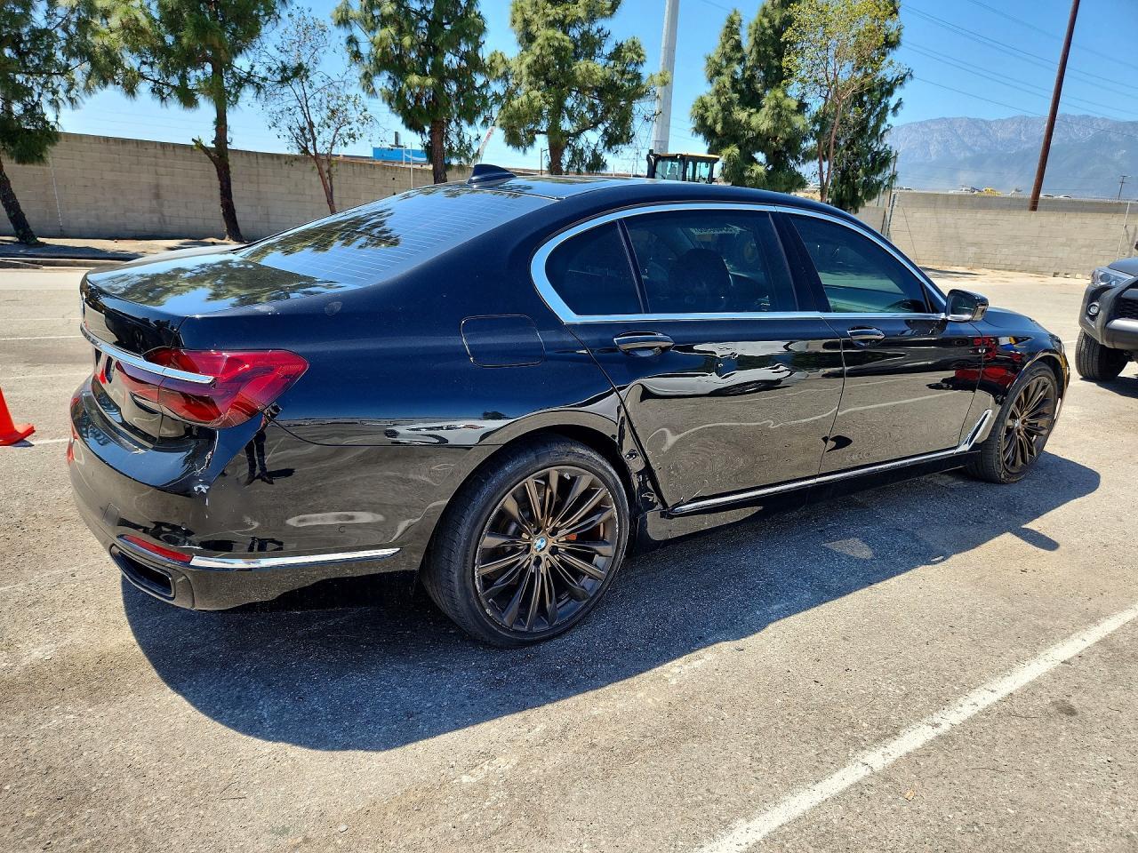 2016 BMW 750 I - zdjęcie 3