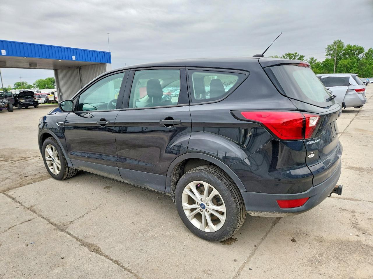 2019 Ford Escape S - zdjęcie 2