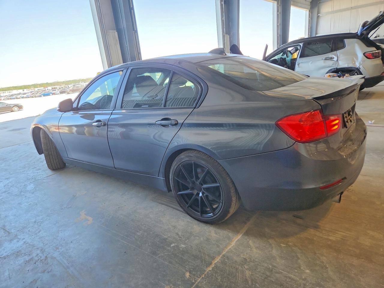 2014 BMW 320 I xDrive - zdjęcie 2