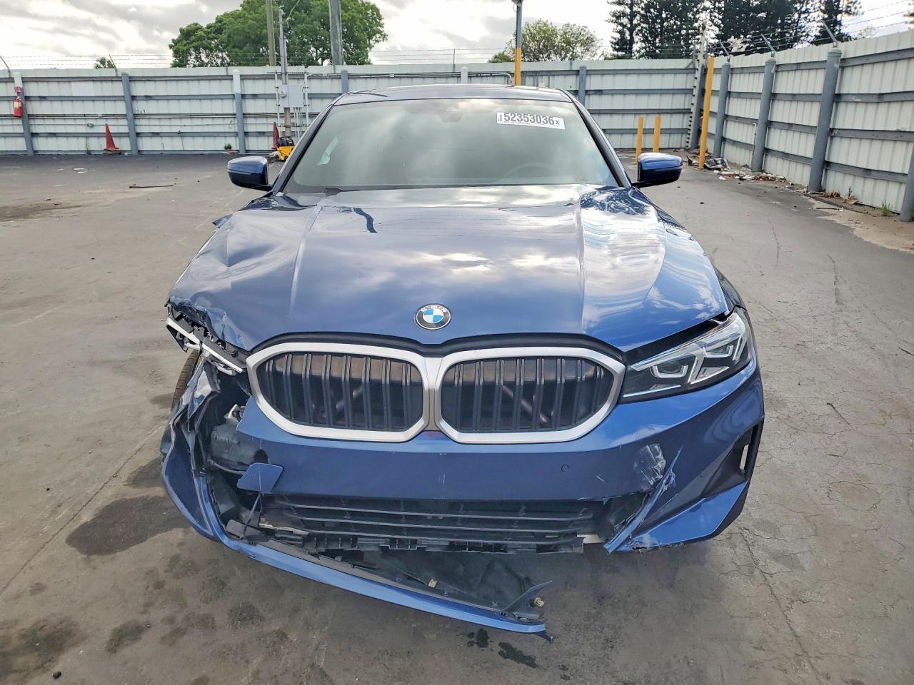 2023 BMW 330I - zdjęcie 5