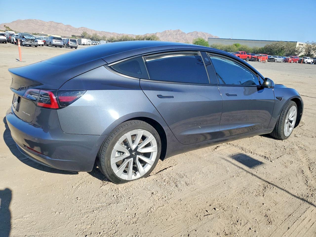 2022 Tesla Model 3 - zdjęcie 3