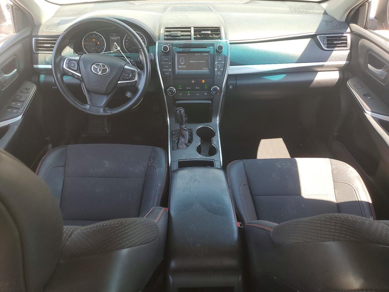 2016 Toyota Camry Le - zdjęcie 8