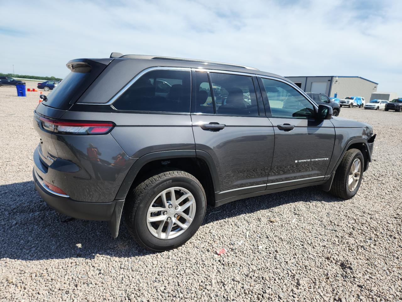 2025 Jeep Grand Cherokee Laredo - zdjęcie 3