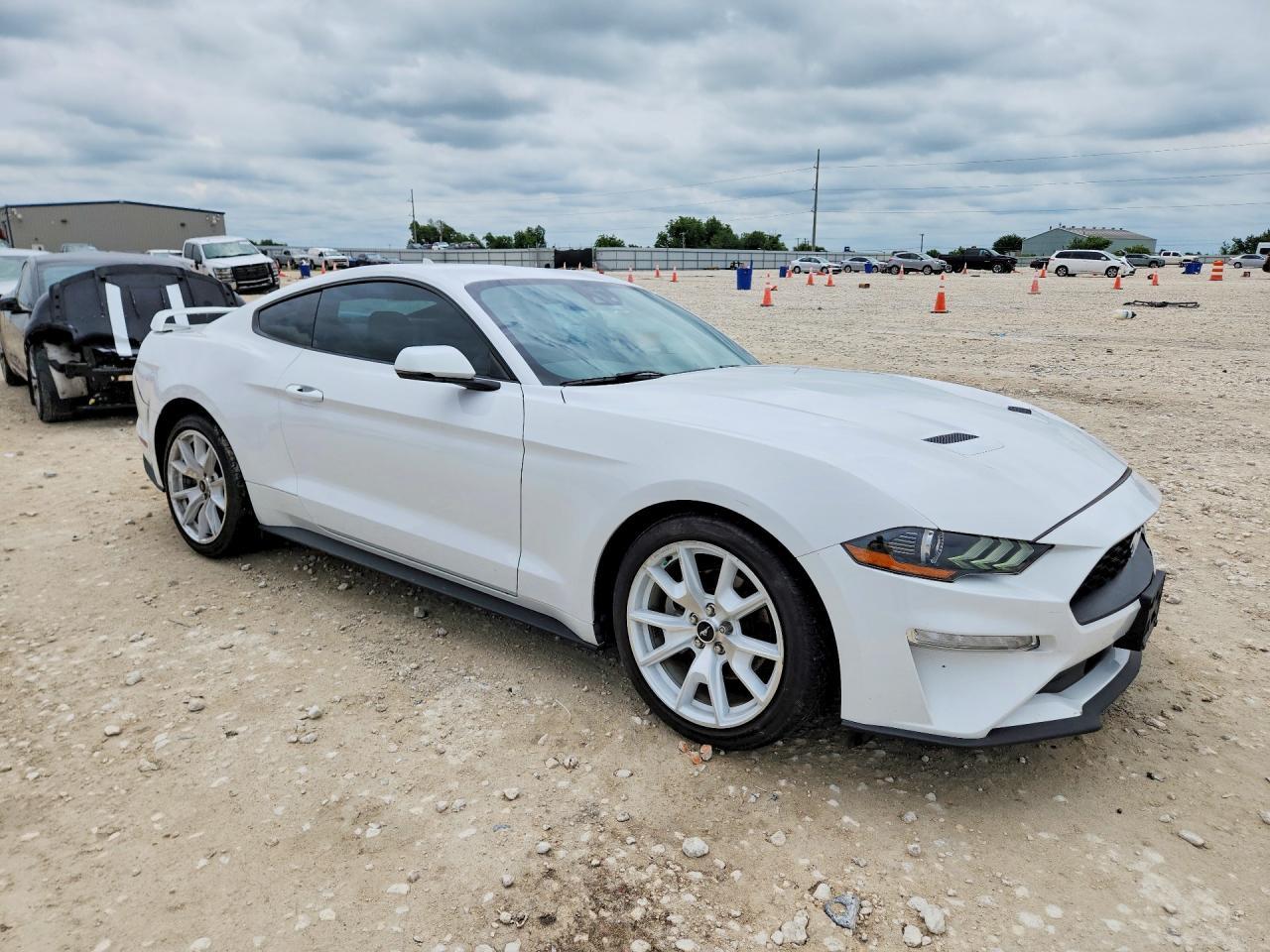 2022 Ford Mustang - zdjęcie 4