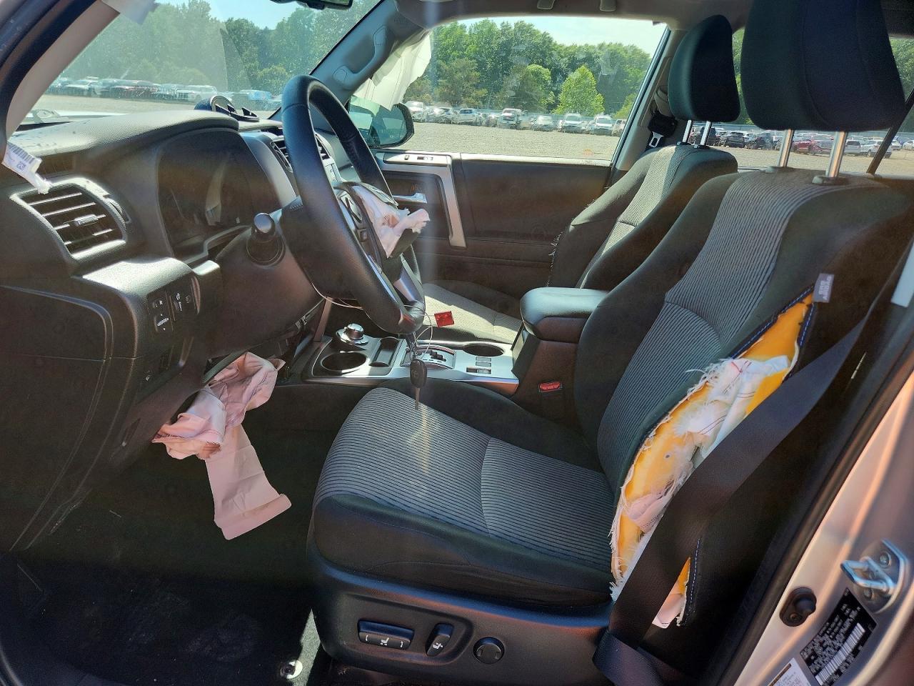 2020 Toyota 4 Runner - zdjęcie 7