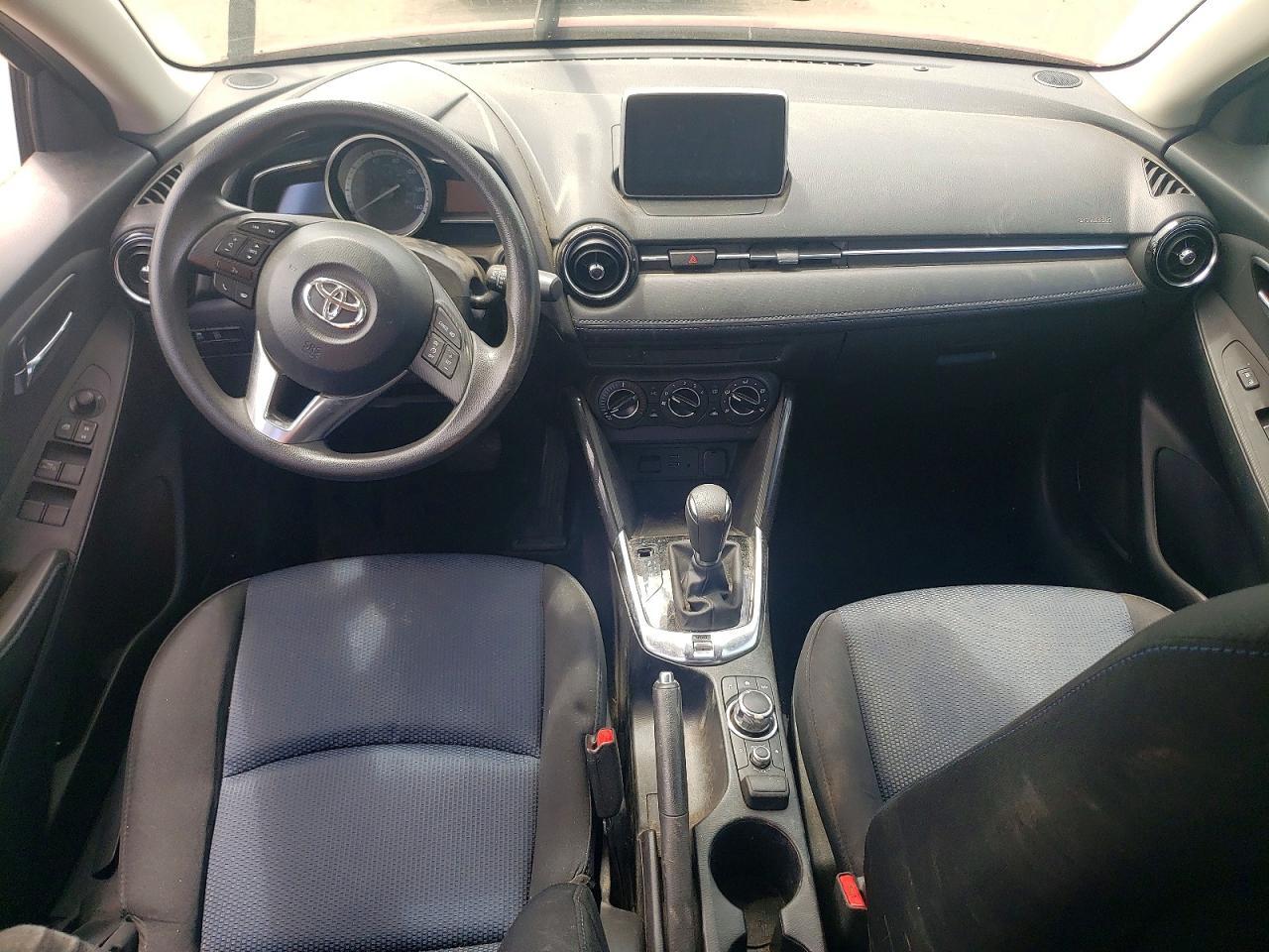 2017 Toyota Yaris Ia Base - zdjęcie 8
