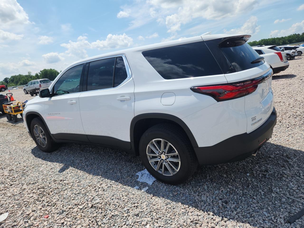 2023 Chevrolet Traverse Ls - zdjęcie 2
