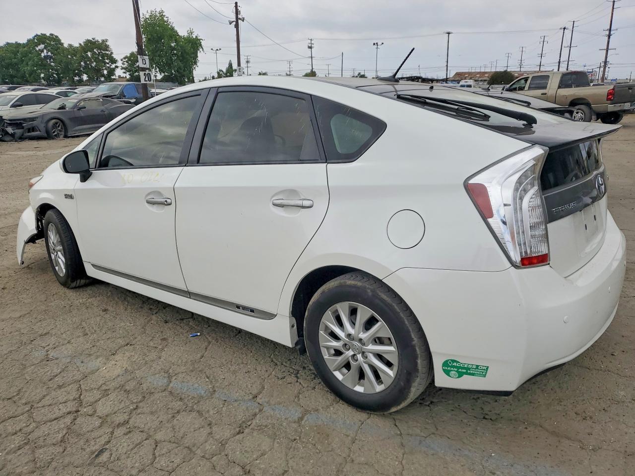 2015 Toyota Prius Plug-In Hybrid Base - zdjęcie 2