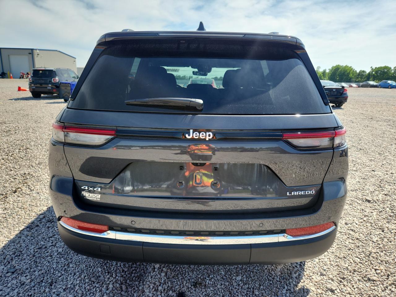2025 Jeep Grand Cherokee Laredo - zdjęcie 6