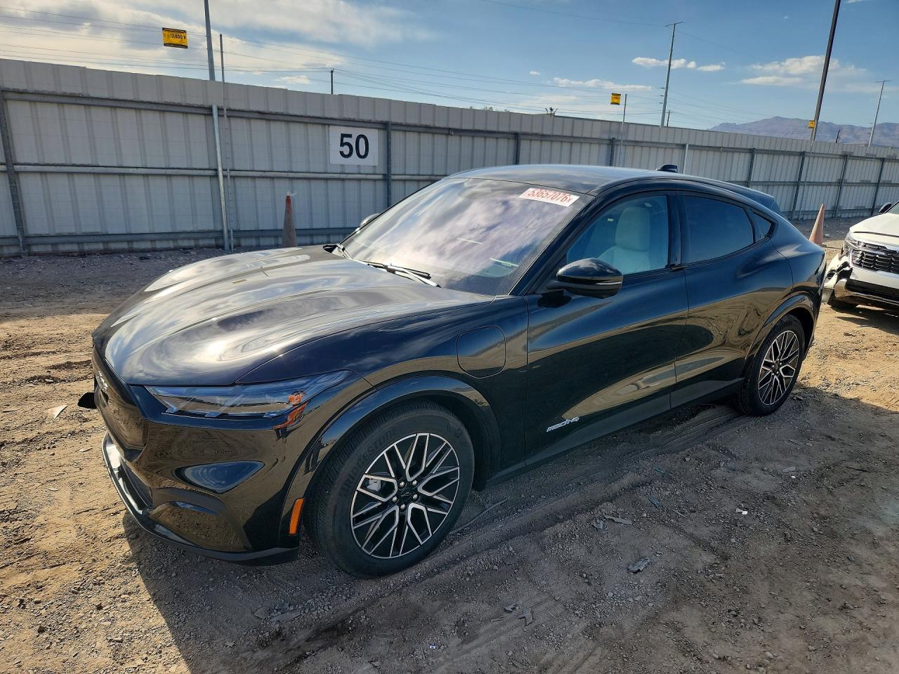 2025 Ford Mustang Mach-E Premium - zdjęcie główne