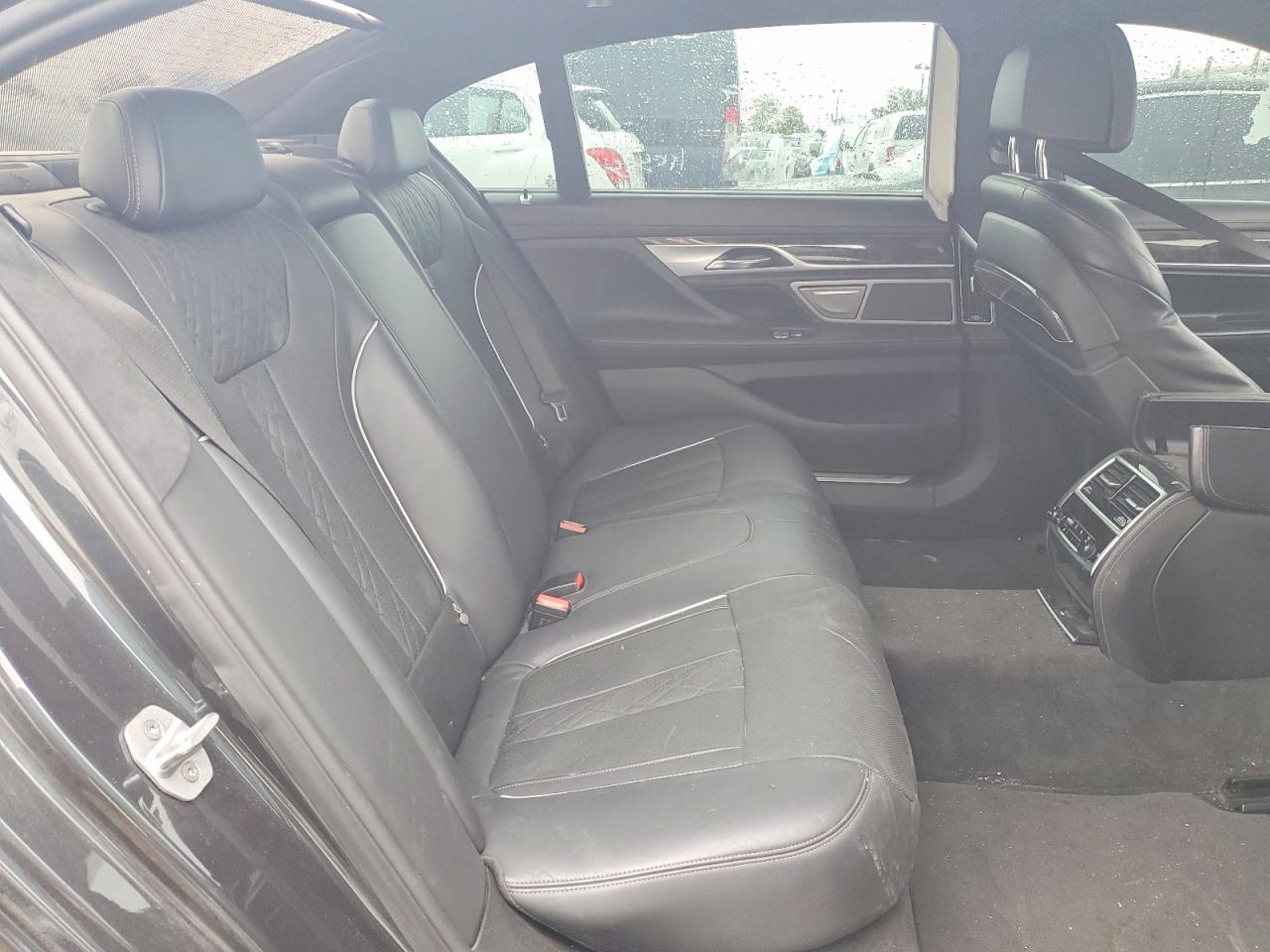 2017 BMW 750 Xi - zdjęcie 10