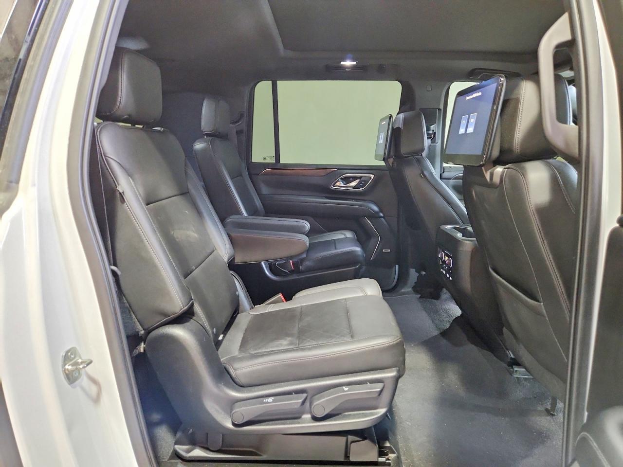2022 Chevrolet Suburban K1500 Lt - zdjęcie 11