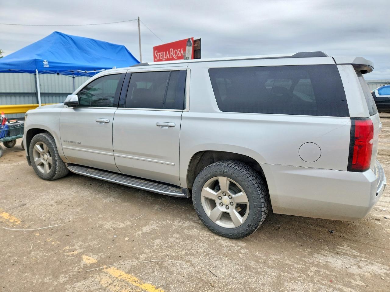 2018 Chevrolet Suburban K1500 Premier - zdjęcie 2