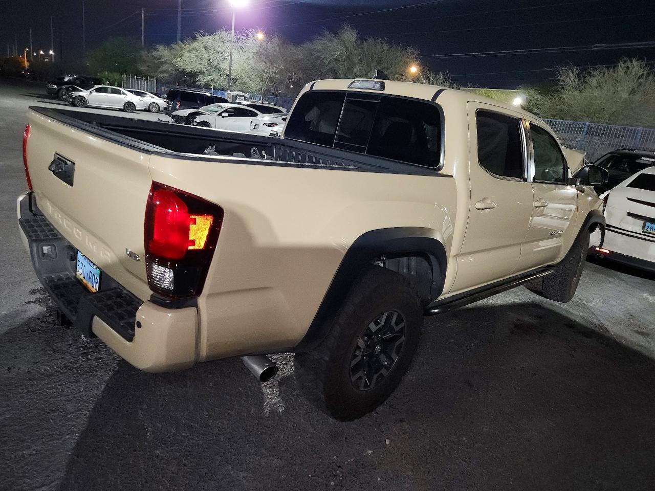 Toyota Tacoma - zdjęcie 3