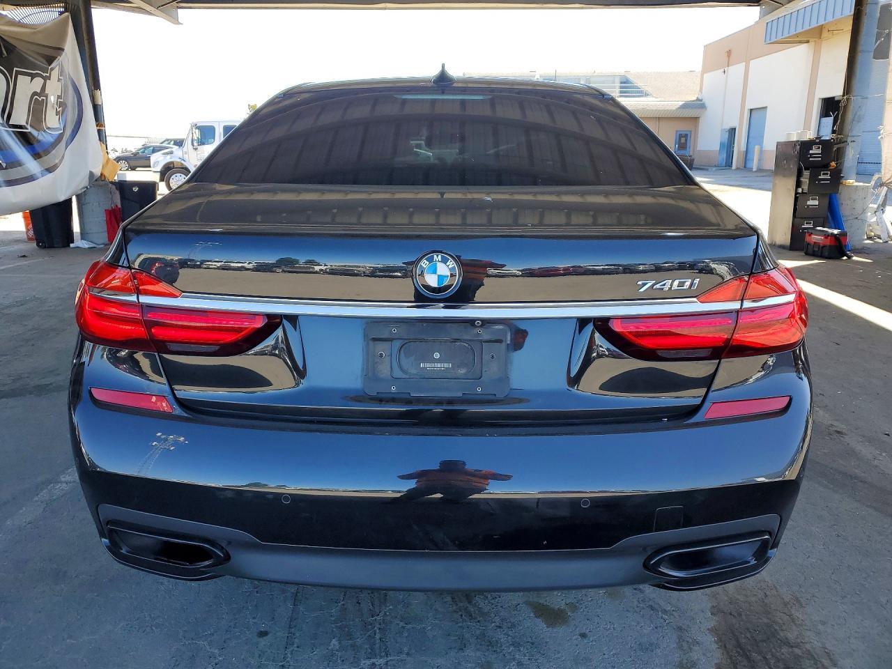 2016 BMW 740 I - zdjęcie 6