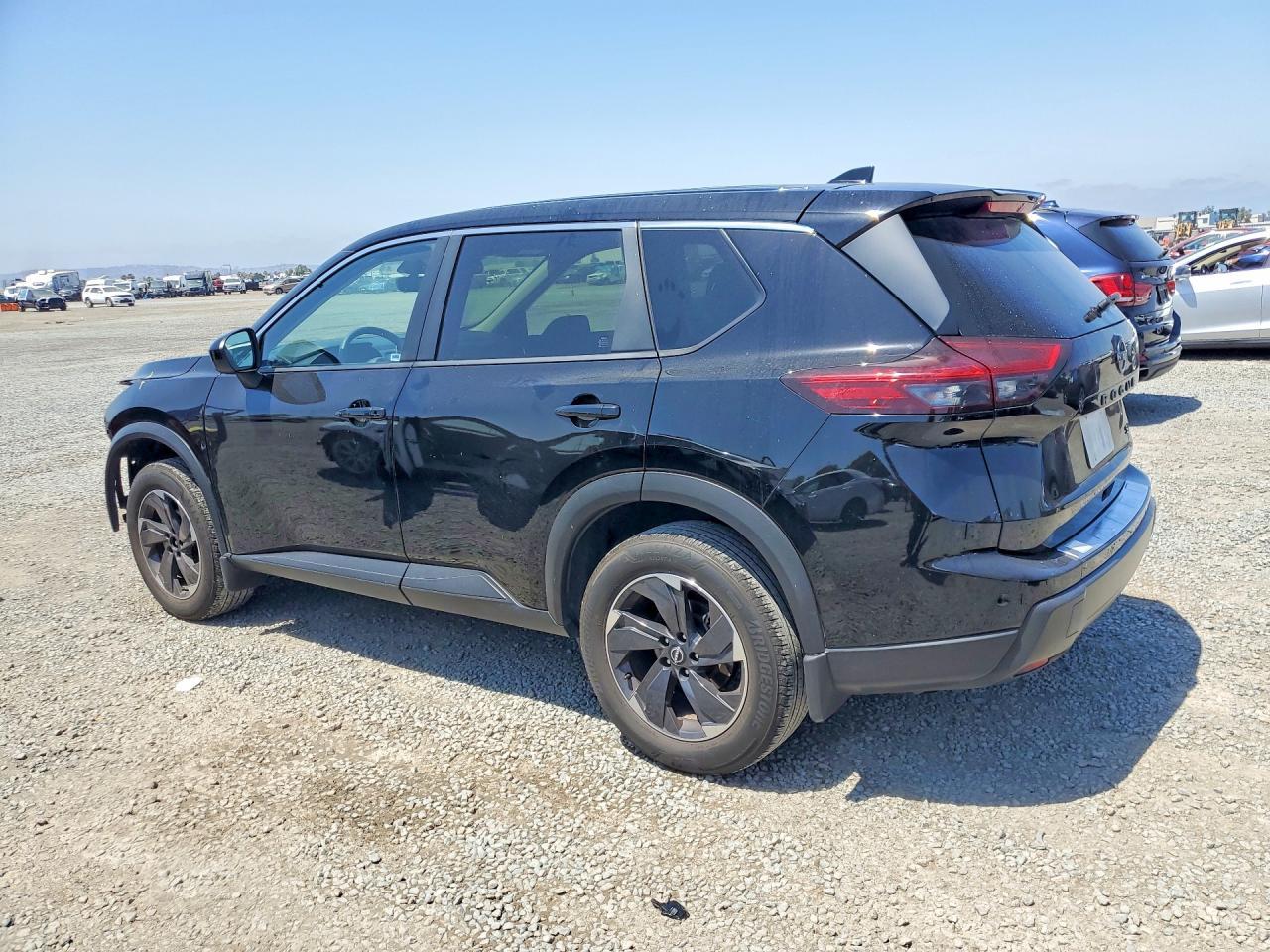 2024 Nissan Rogue Sv - zdjęcie 2