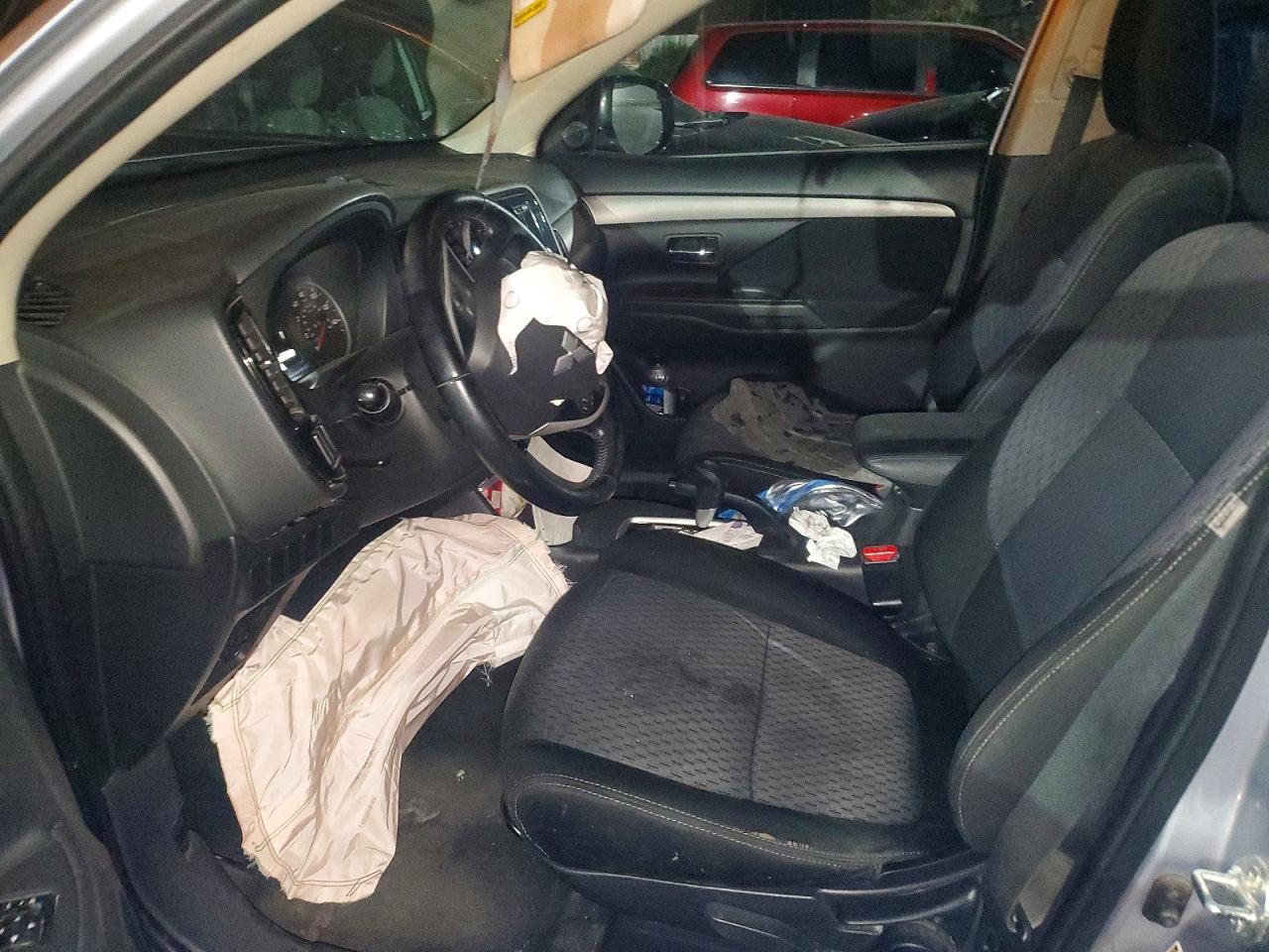 2015 Mitsubishi Outlander Es - zdjęcie 7