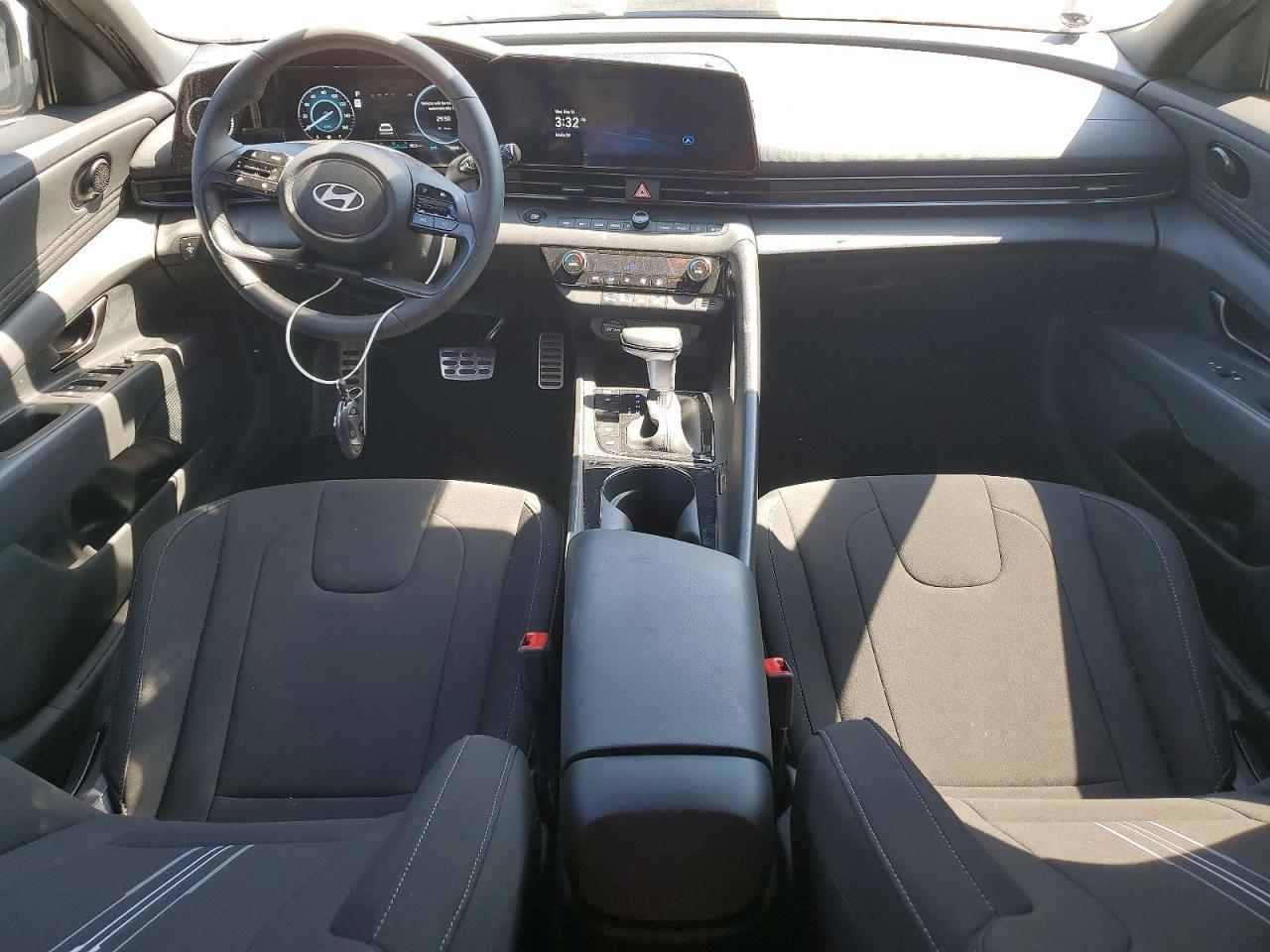 2025 Hyundai Elantra Hybrid Sel Sport - zdjęcie 8