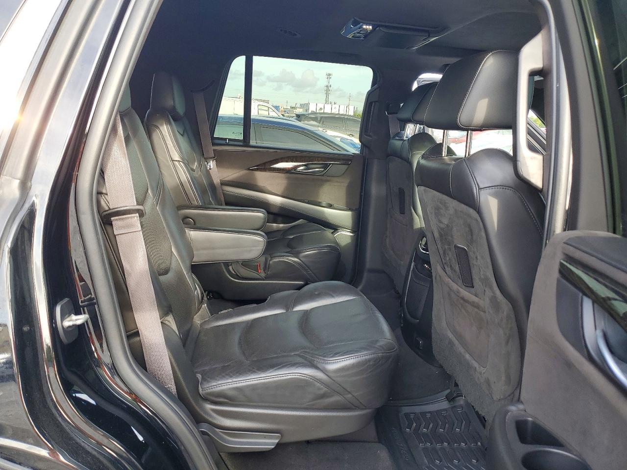 2015 Cadillac Escalade Platinum - zdjęcie 11