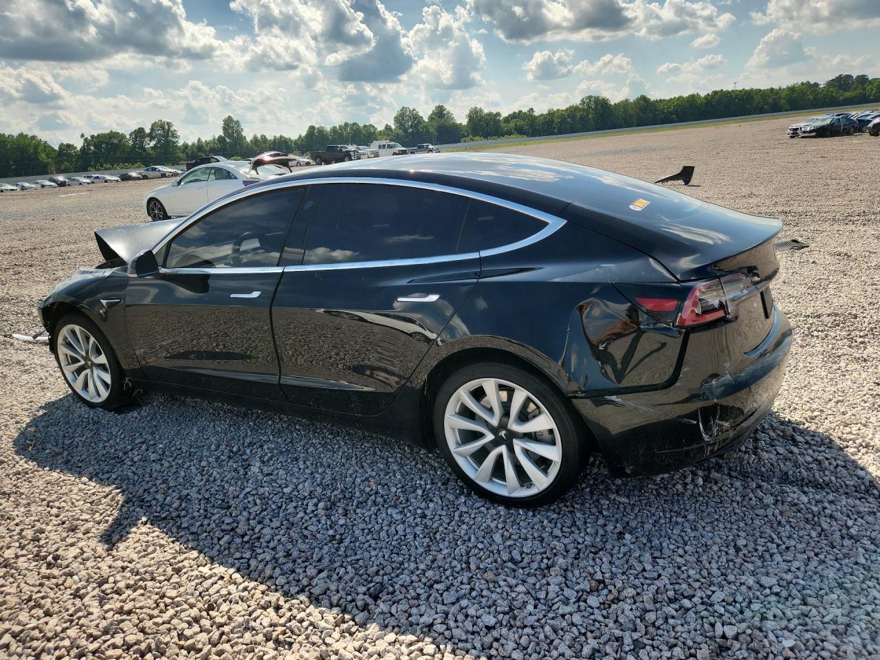 2019 Tesla Model 3 - zdjęcie 2