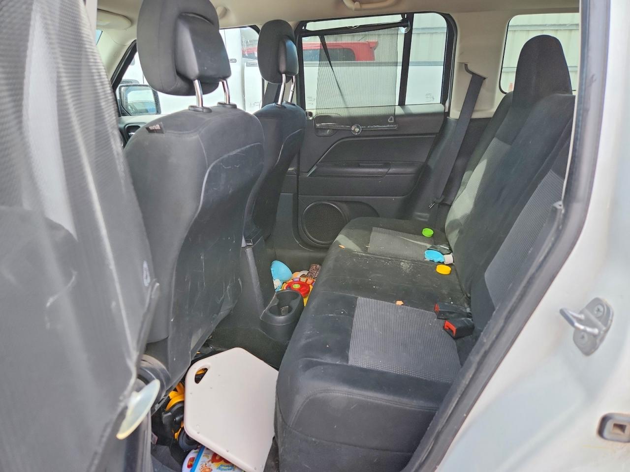 2014 Jeep Patriot Latitude - zdjęcie 12
