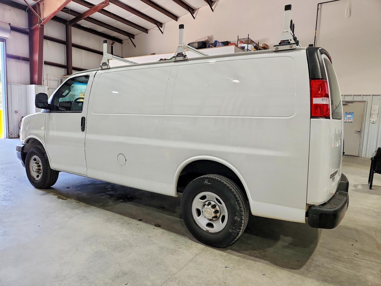 2020 Chevrolet Express G2500 - zdjęcie 2