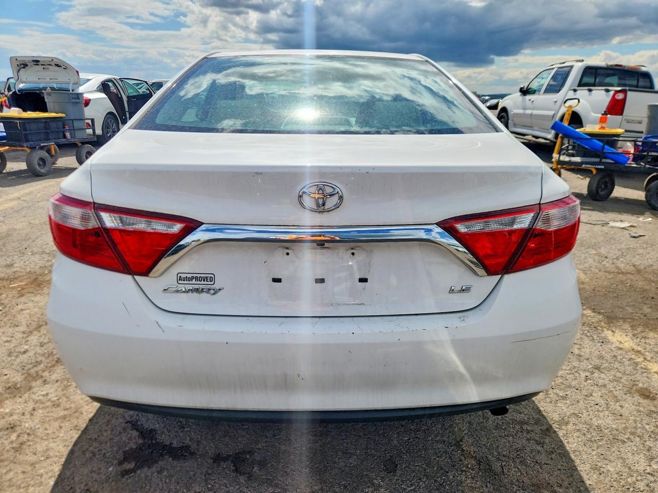 2017 Toyota Camry Le - zdjęcie 6