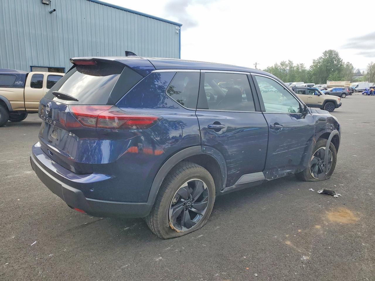 2025 Nissan Rogue Sv - zdjęcie 3