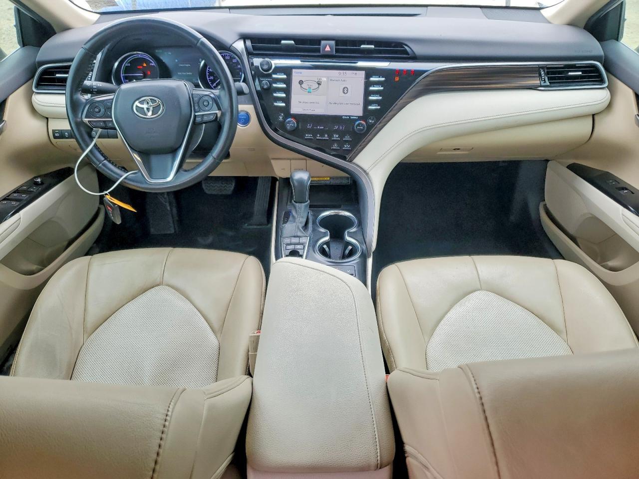2020 Toyota Camry Xle - zdjęcie 8