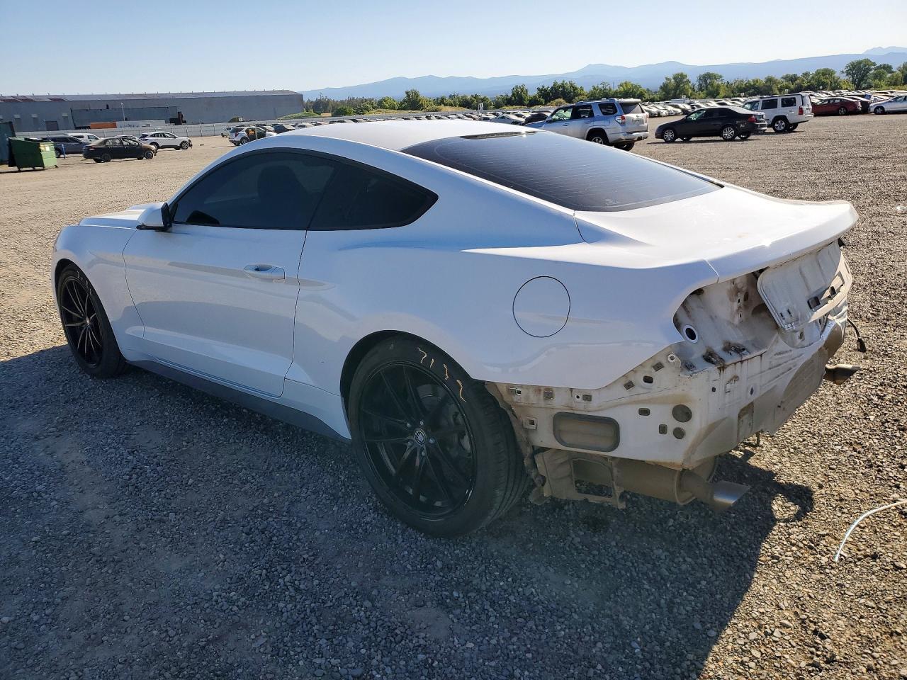 2016 Ford Mustang - zdjęcie 2