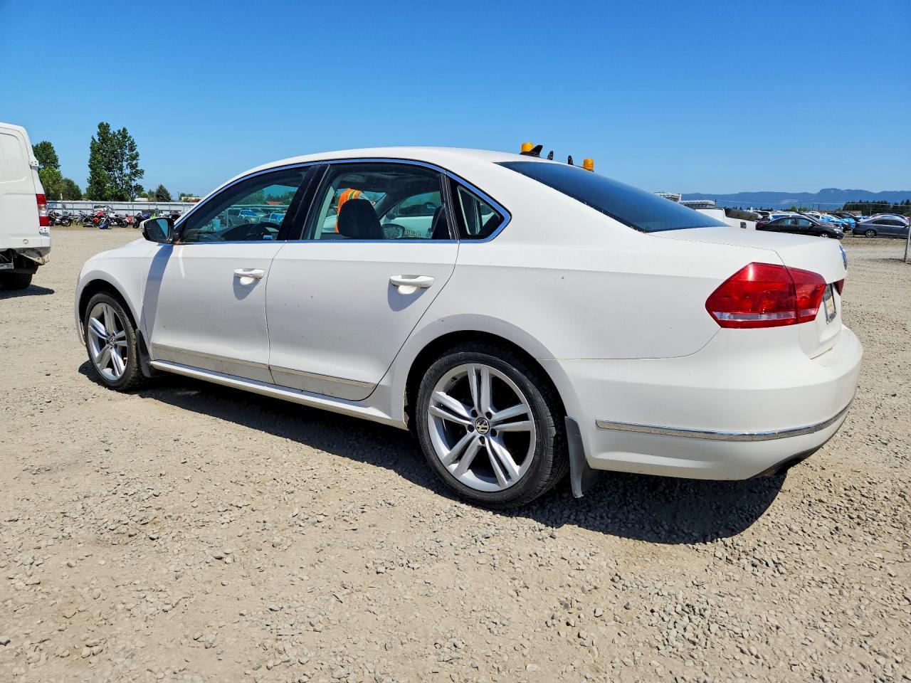 Volkswagen Passat - zdjęcie 2